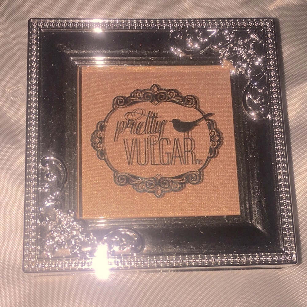 Pretty Vulgar Shimmering Swan Highlighter